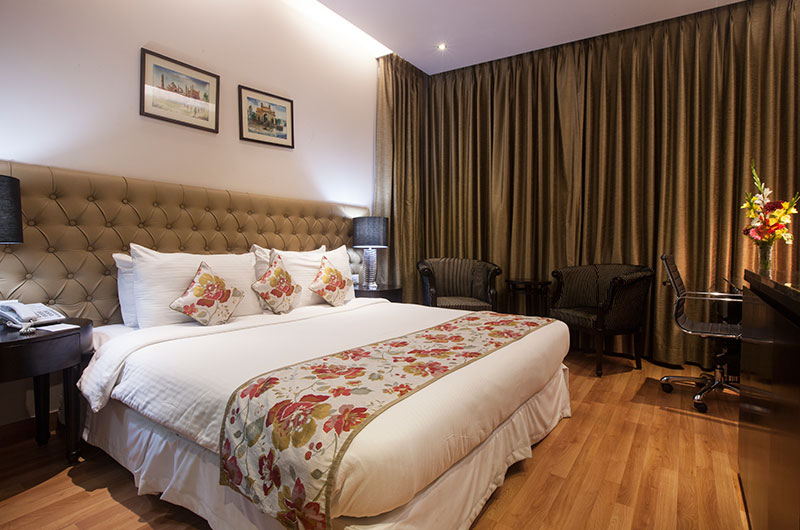 luxury-suite2.jpg